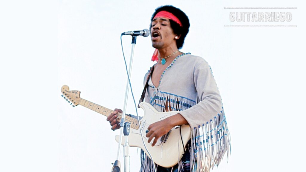 Jimi Hendrix 于 1969 年在伍德斯托克演奏 Fender Stratocaster «Izabella» 吉他。摇滚吉他的象征之一。