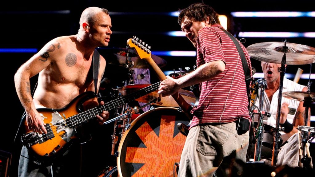 John Frusciante junto a Flea en un recital 