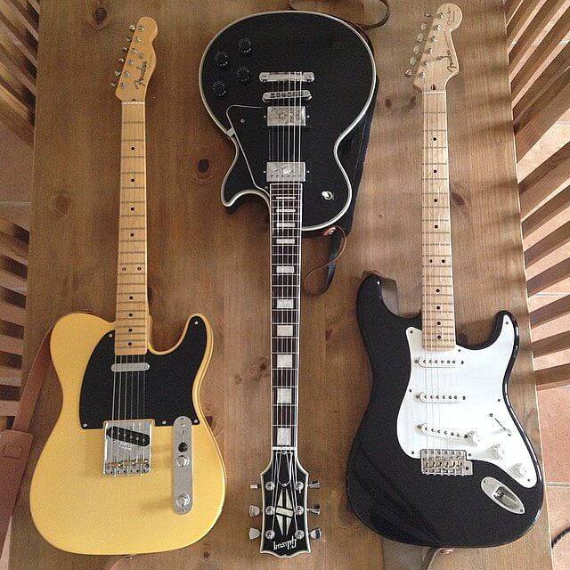 Fender Telecaster Butterscotch blonde, GIbson Les Paul Custom "Black Beauty" et Fender Stratocaster "Blacky".