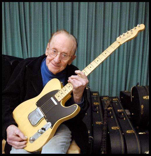 Les Paul com o Nocaster que Leo Fender deu a ele.