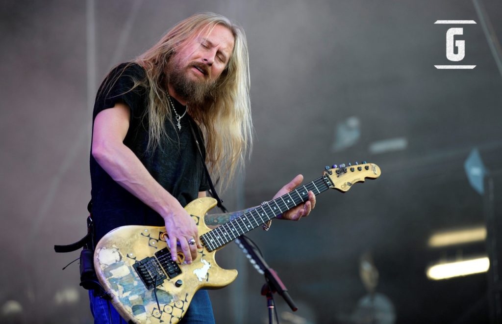 Jerry Cantrell, der Gitarrist von Alice in Chains, spielt seine G&L Rampage.