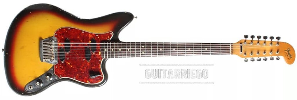 Fender Electric XII, pensada para el folkrock, a pesar de su fracaso, pueden verse aun a famosos guitarristas usarla.